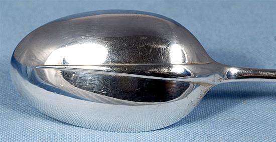 A 1930s canteen of silver rat tail pattern cutlery, by William Hutton & Sons, 52oz/1634 grams.